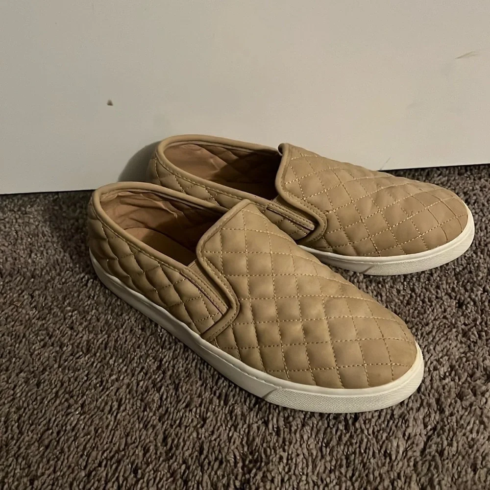 SODA slip on Shoes 7.5